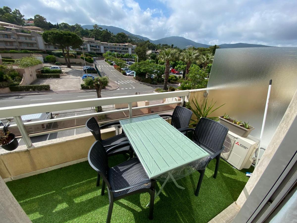Studio 207-Front De Mer Parking Prive Cavalaire-sur-Mer Kültér fotó
